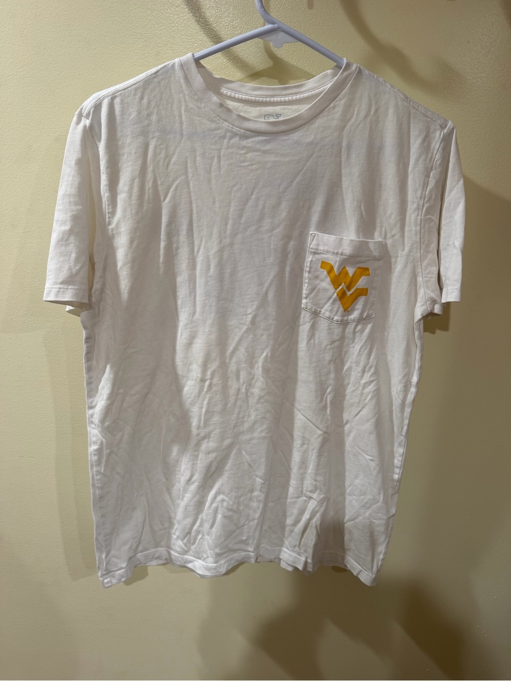 Vineyard Vines White Short-Sleeve Pocket Tee with Gold Chevron